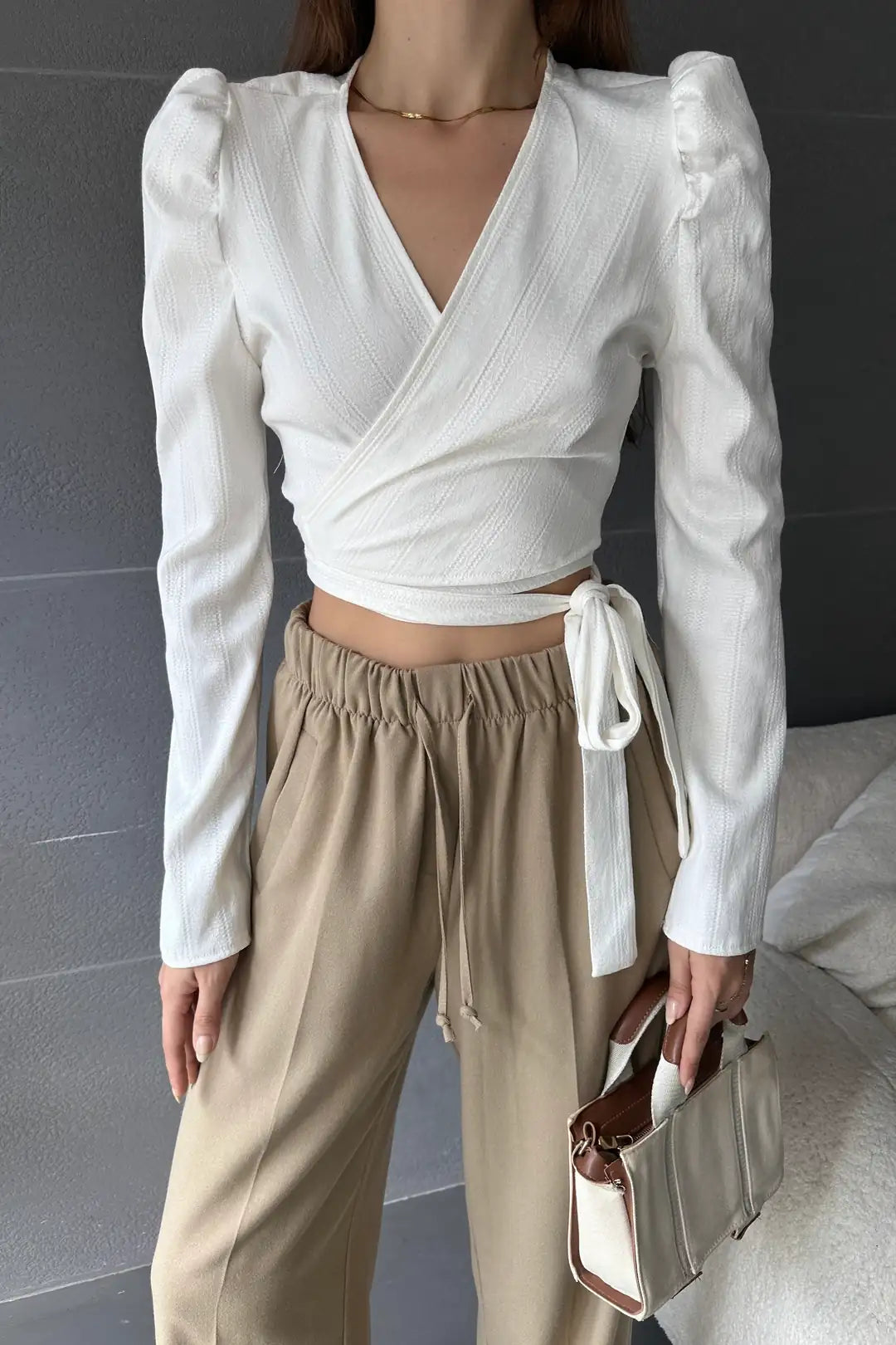 Kruvaze Yaka Beli Kuşaklı Crop Bluz - WEST CLUB
