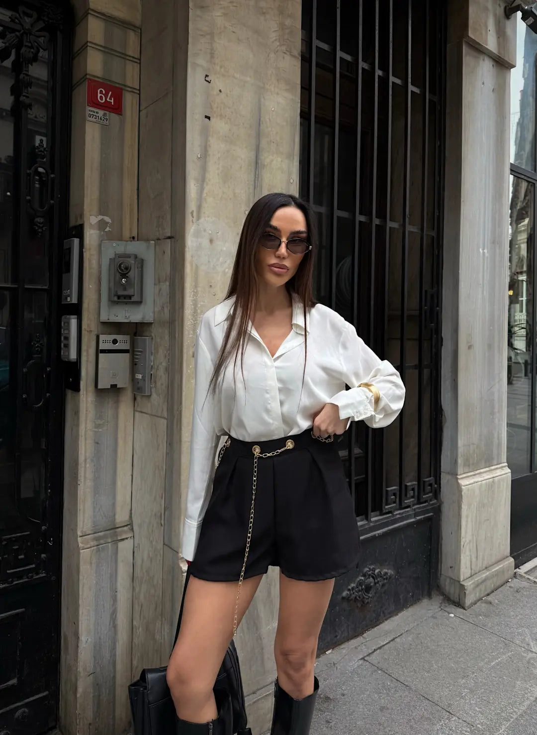 Kuş Gözü Detaylı Zincir Kemerli Mini Şort - WEST CLUB