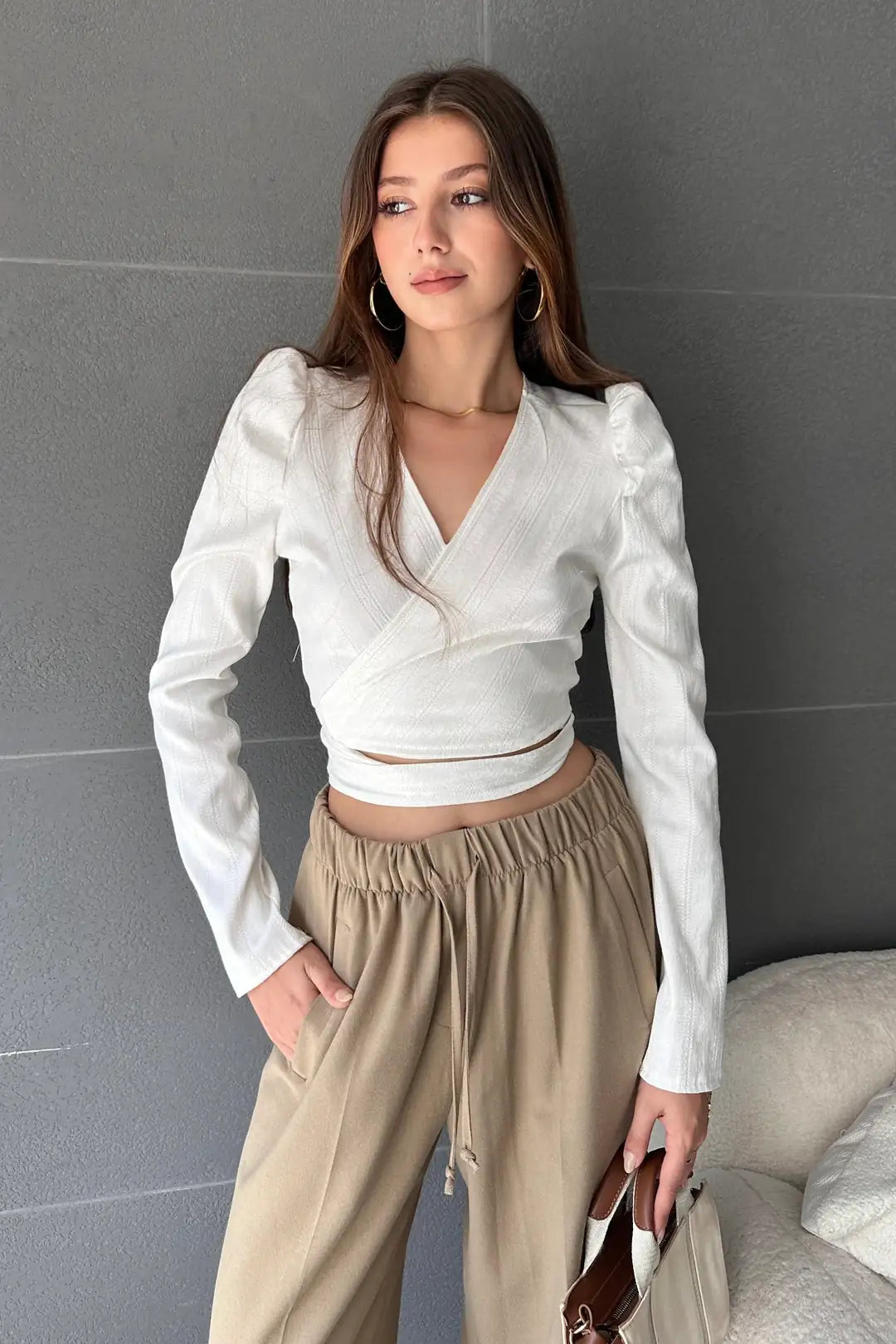 Kruvaze Yaka Beli Kuşaklı Crop Bluz - WEST CLUB