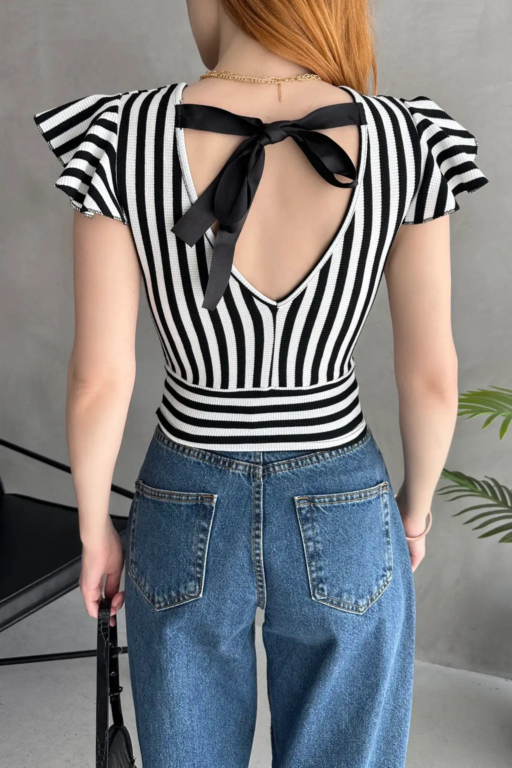 Sırtı Fiyonk Bağlamalı Çizgi Detaylı Crop Bluz - WEST CLUB