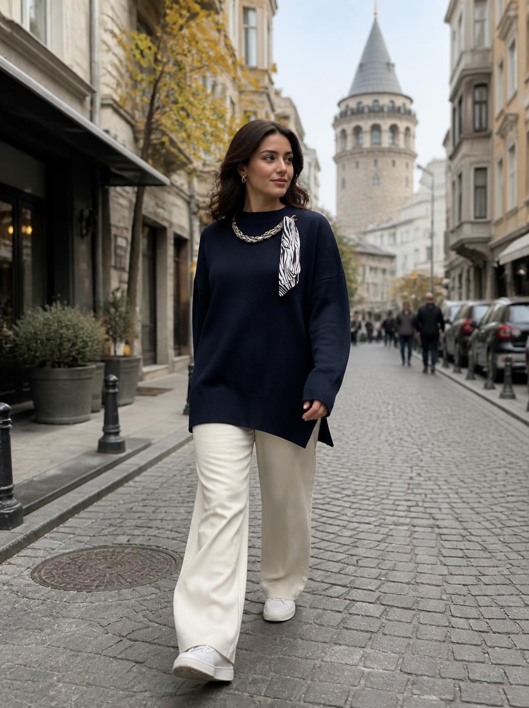 Lacivert Zincir Kolyeli Fularlı Oversize Triko Kazak